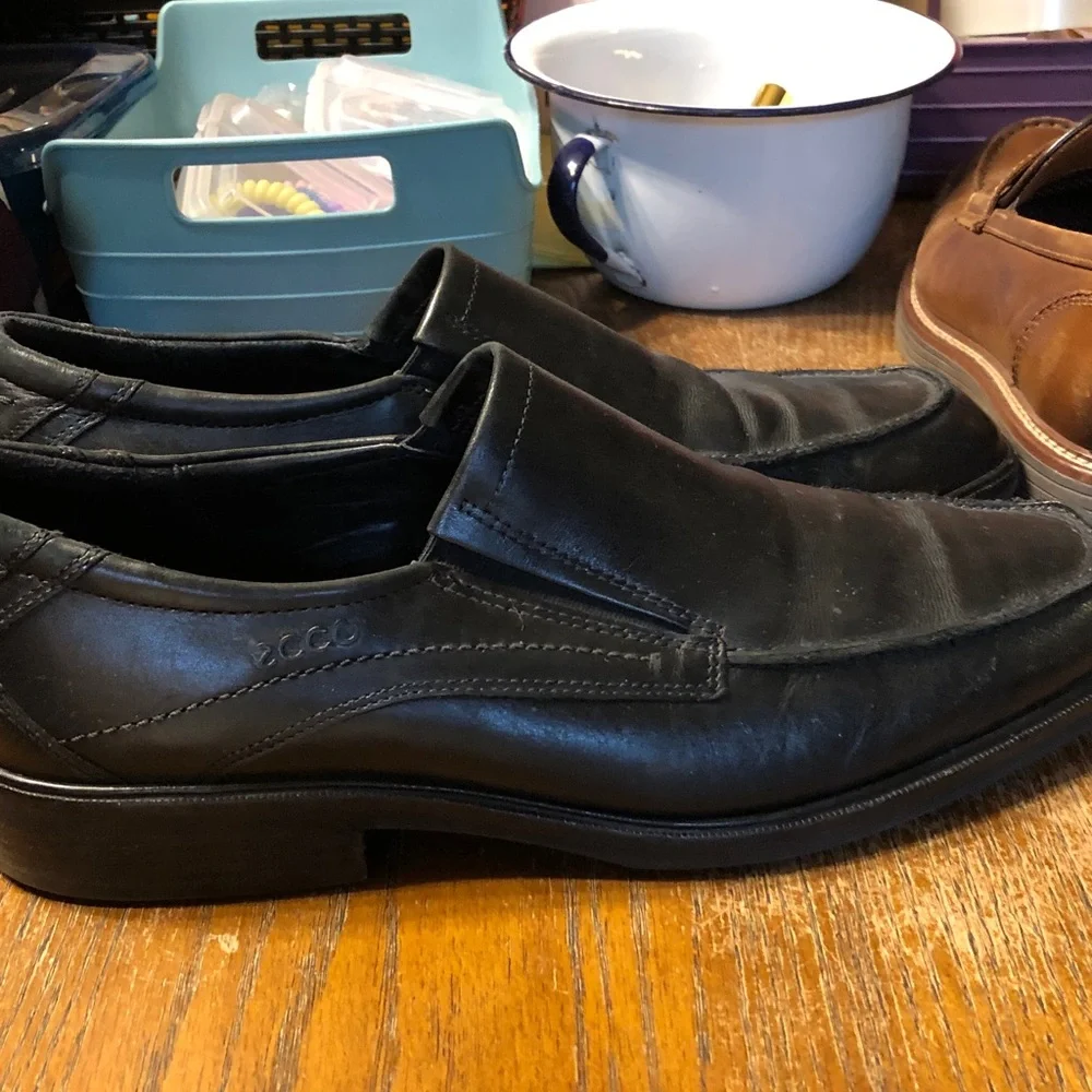 Ecco Black Leather Slip-On Loafers